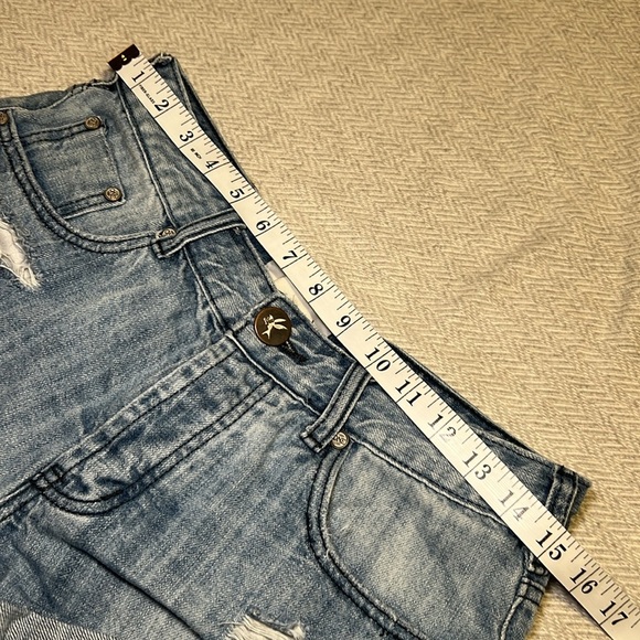 One Teaspoon Bandit Denim Shorts with slight distressing. Size 25. - Picture 8 of 11